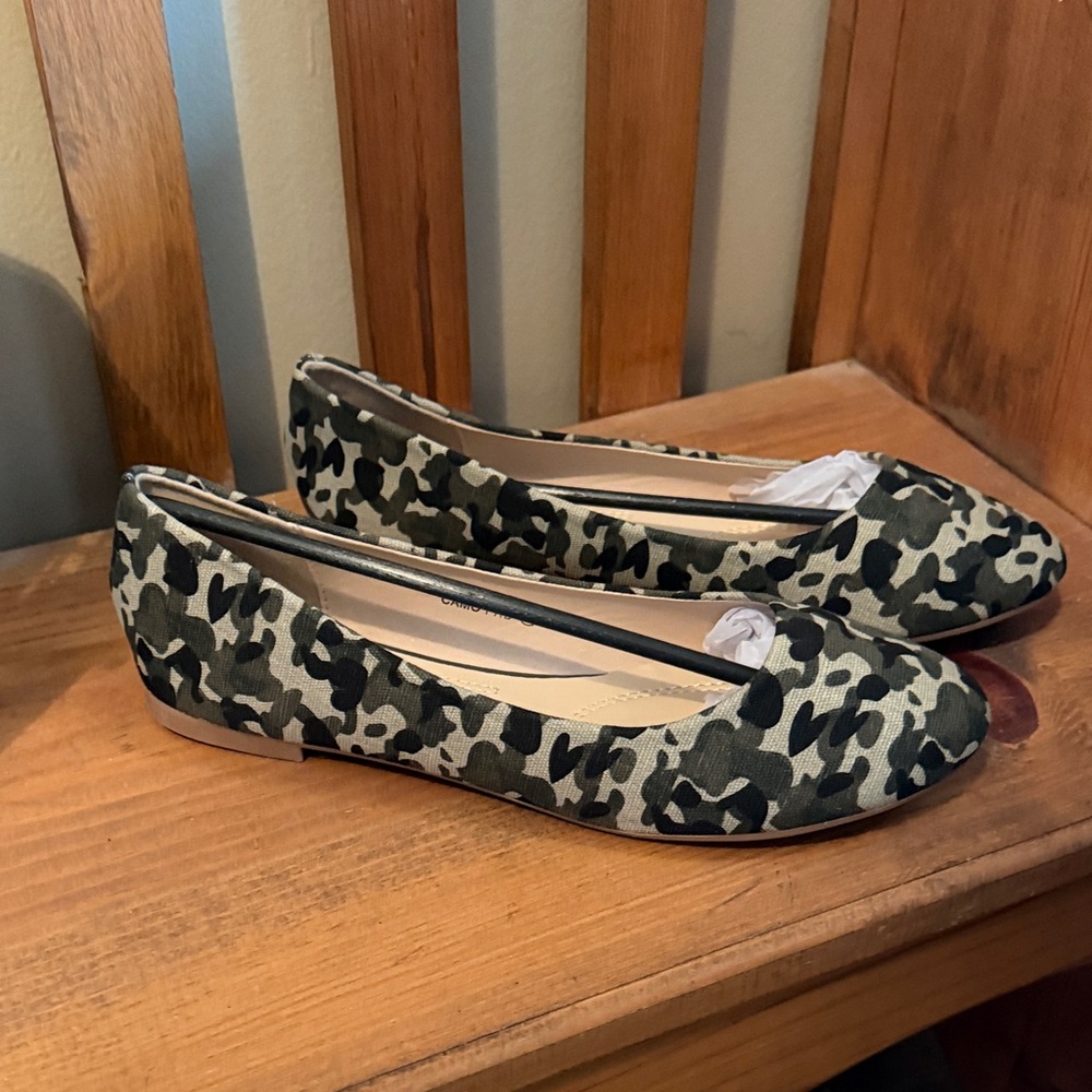 Bella Marie Camo Ballet Flats in Olive and Black BRAND NEW in box